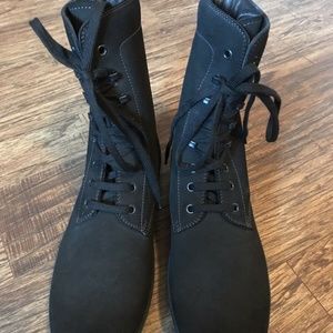 Tod's Gommini Casseta Casual Boots in Suede 7.5M